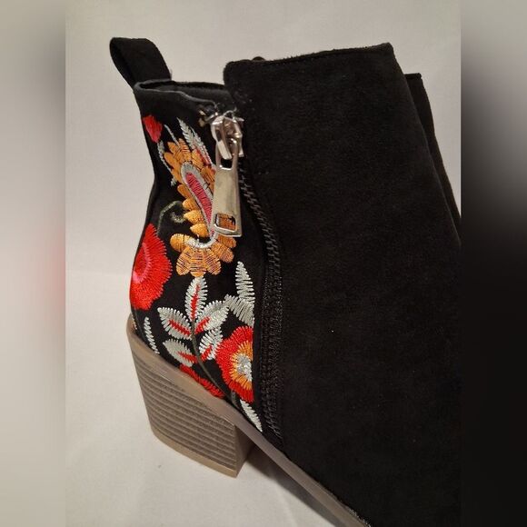Floral Embroidered Black Ankle Boots Swade Size 8 - Picture 2 of 7